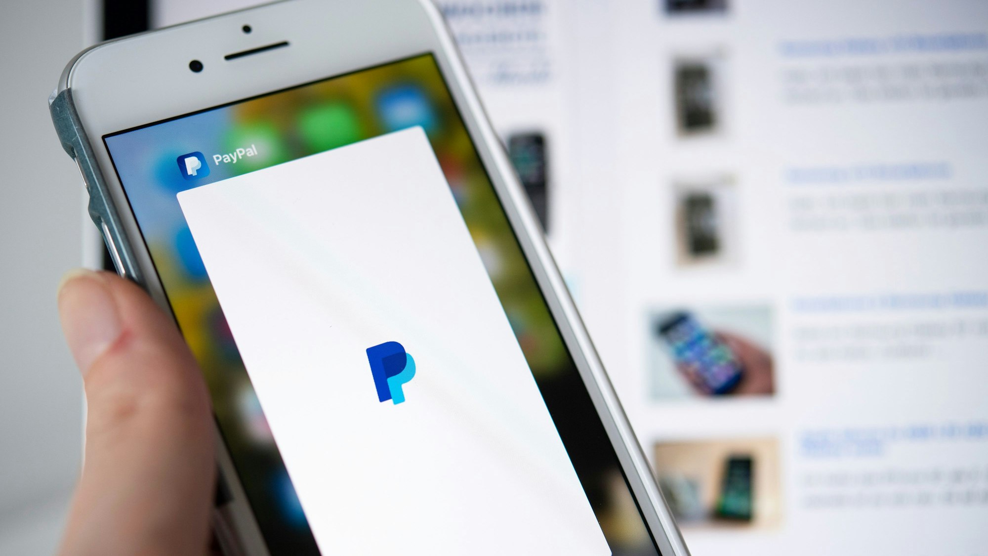 Die geöffnete Paypal-App auf einem Smartphone.