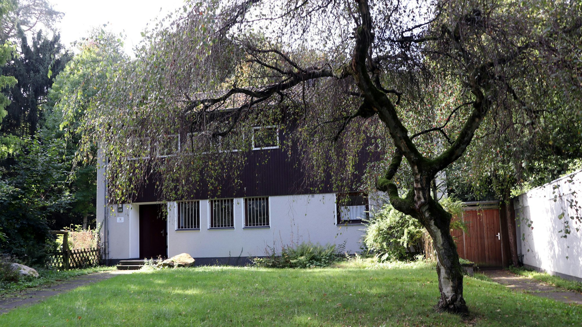 Das Bild zeigt das alte Forsthaus in Königsdorf.