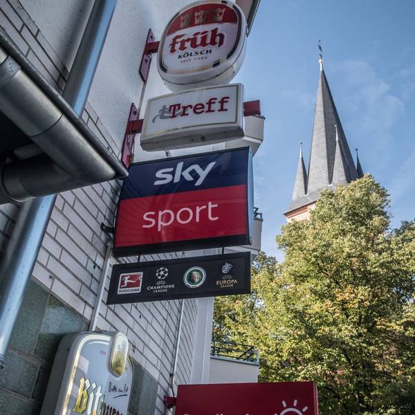 Sky ist teuer für Kneipen (hier der Wiesdorfer Treff). Aber auch für Privatleute, von denen einige Post vom Staatsanwalt bekommen habe, die sich in einem Opladener Geschäft einen illegalen Zugang gekauft hatten.