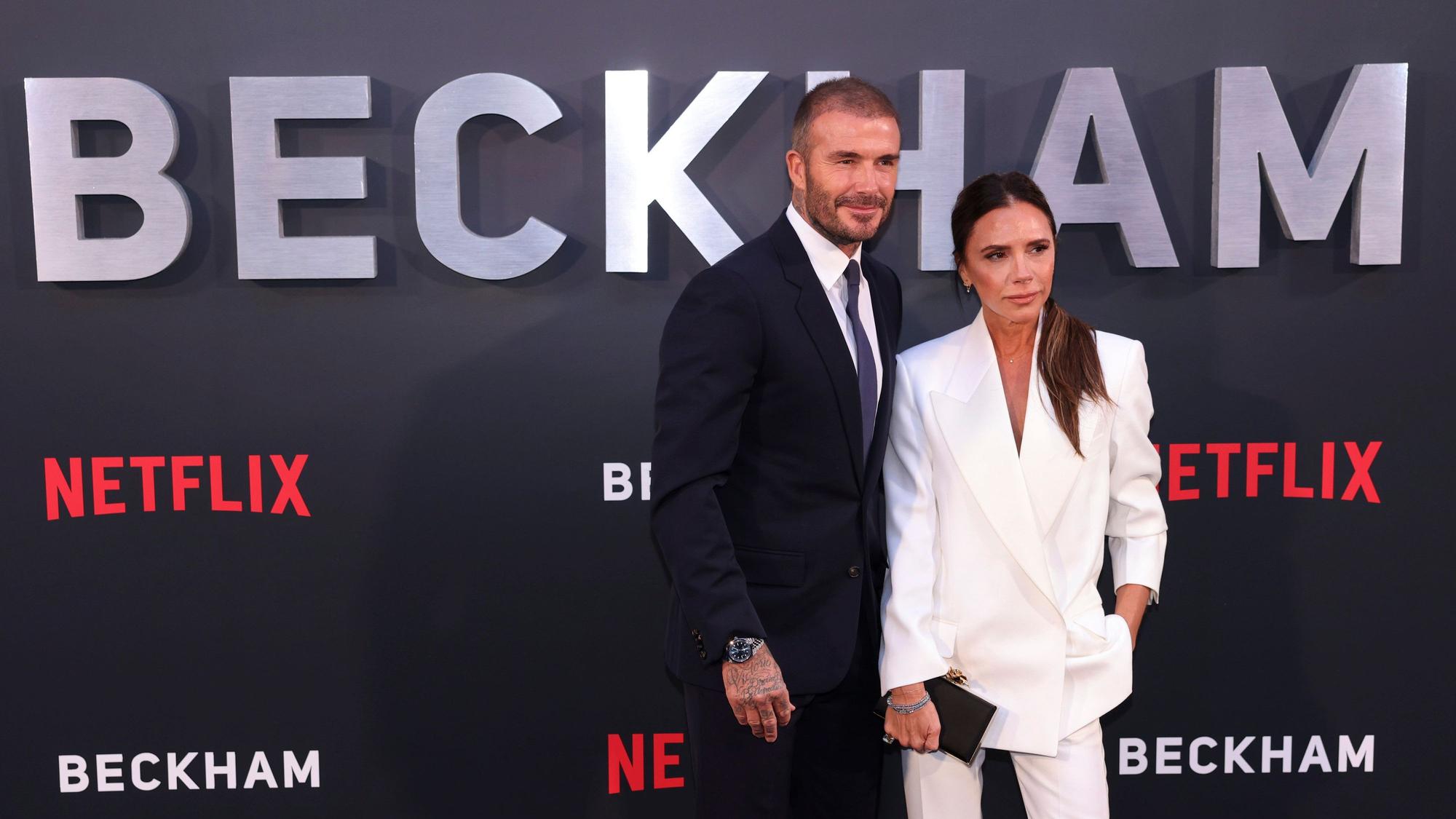 David Beckham und Victoria Beckham posieren bei der Premiere der Netflix-Doku.