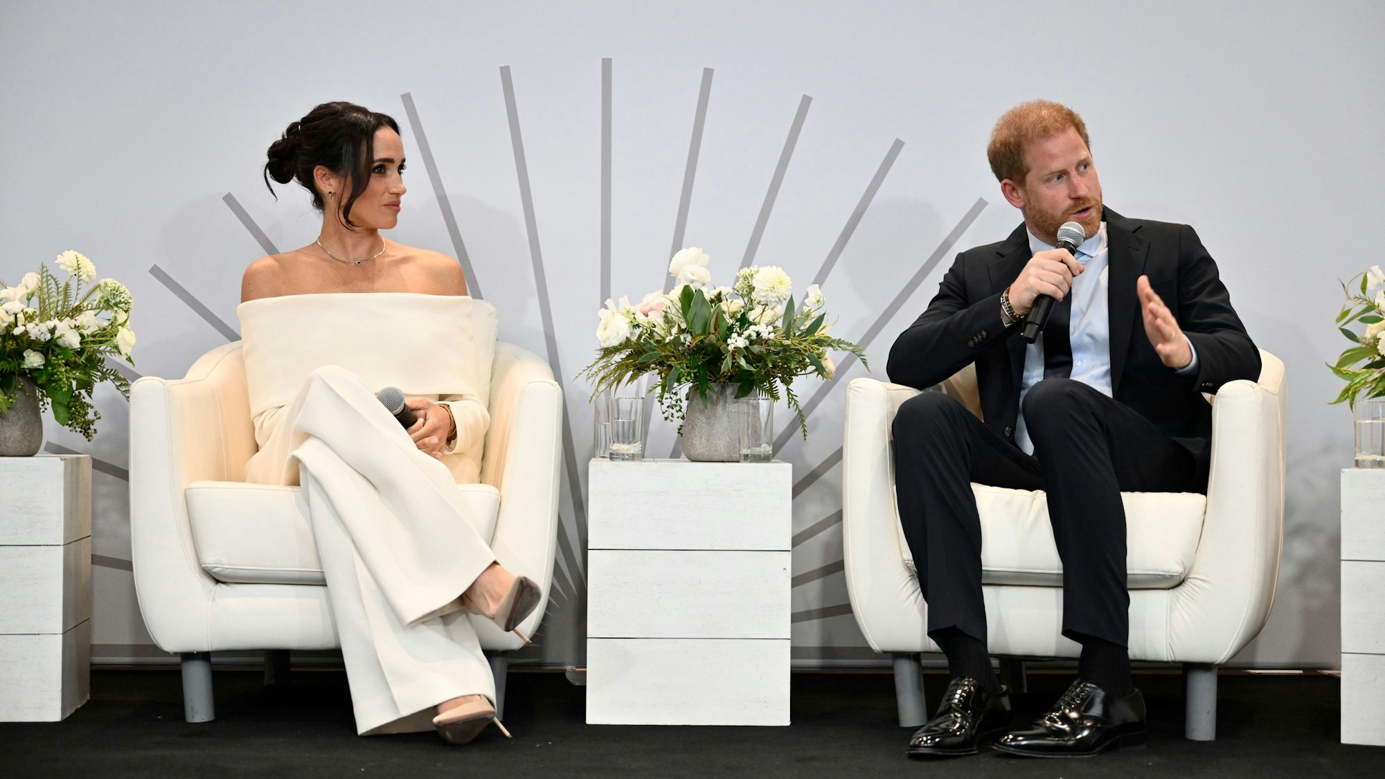 Herzogin Meghan und Prinz Harry nehmen am Elterngipfel der Archewell Foundation zum Thema „Psychisches Wohlbefinden im digitalen Zeitalter“ im Rahmen des Welttages der psychischen Gesundheit des Projekts „Healthy Minds“ teil.