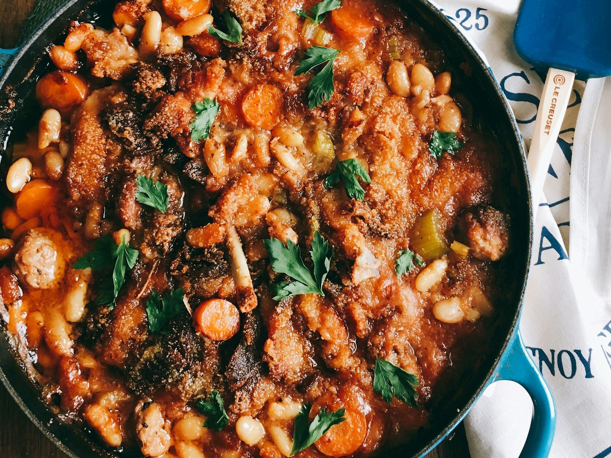 Wohlig-deftiger Eintopf: Ein Cassoulet gehört zu den Klassikern der französischen Landküche