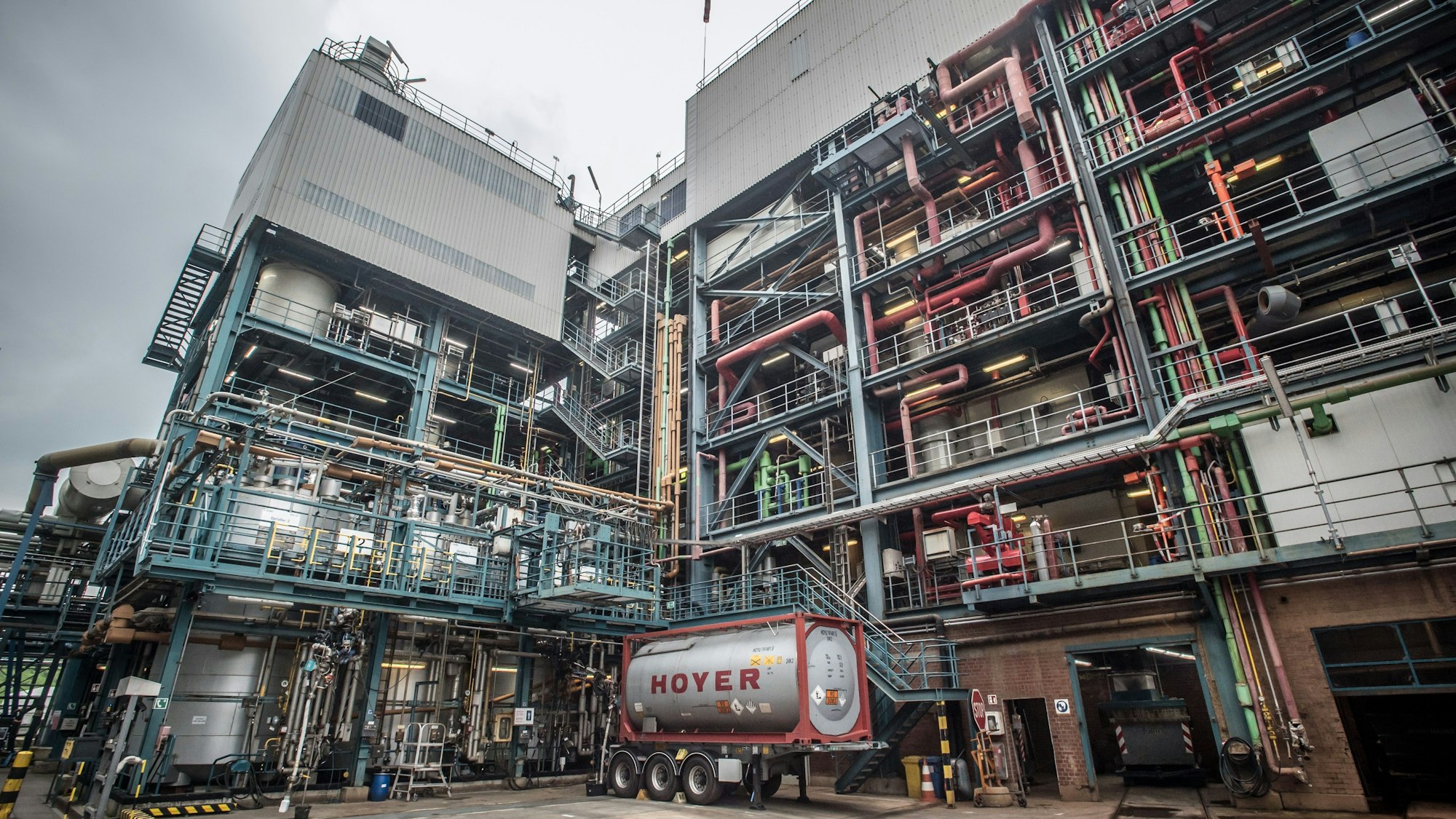 Blick auf die Klärschlammverbrennung von Currenta in Bürrig