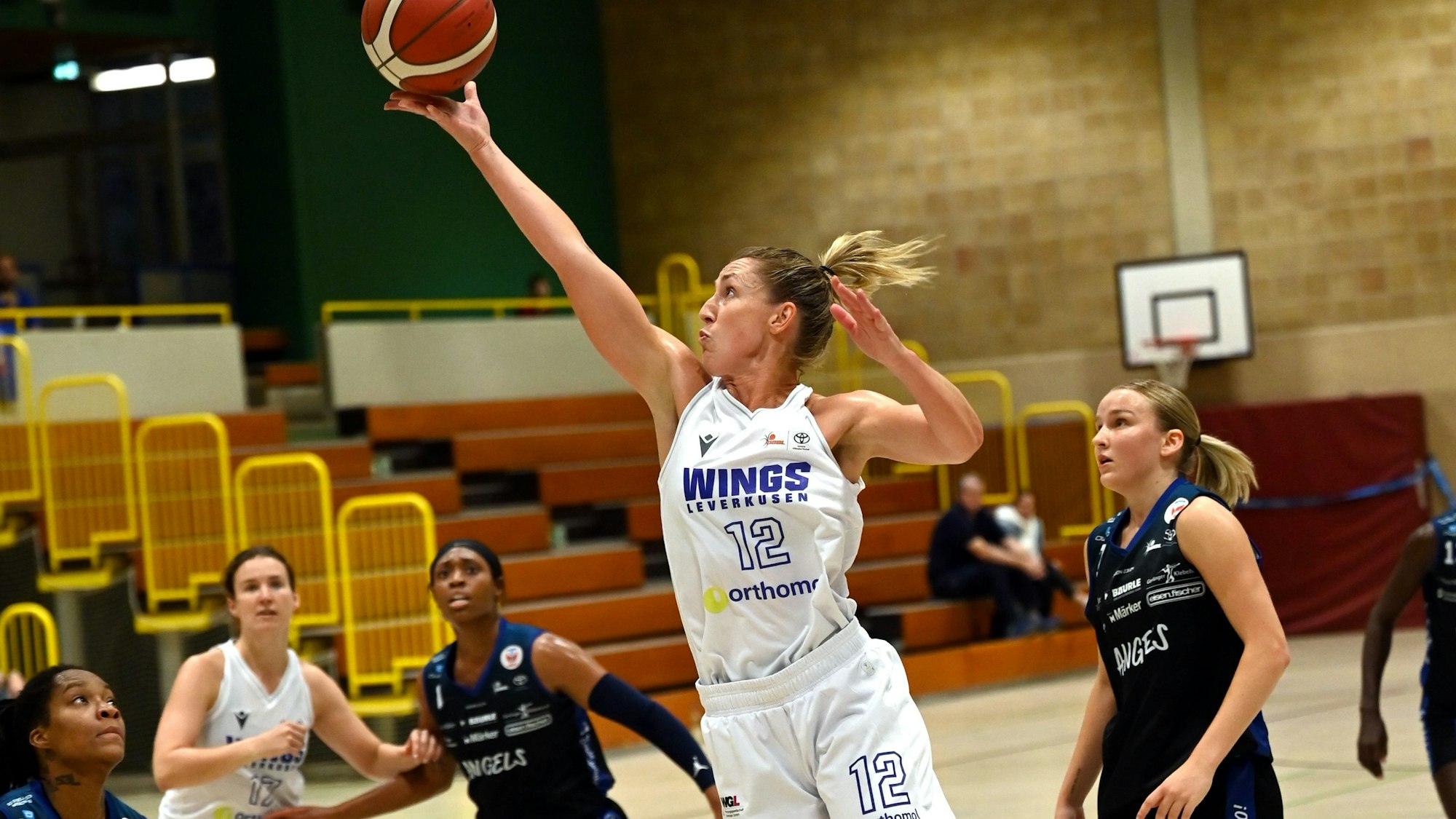 30.09.2023, Basketball-Orthomol Wings Leverkusen- Nördlingen
vorne: Maria Blazejewski (Leverkusen)
Foto: Uli Herhaus