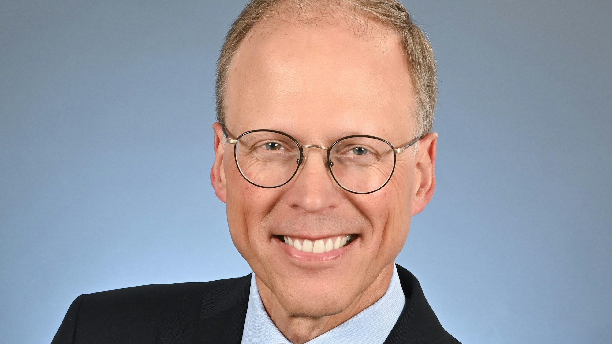 Matthias Rehner, Rechtsanwalt, ist im Porträt zu sehen.