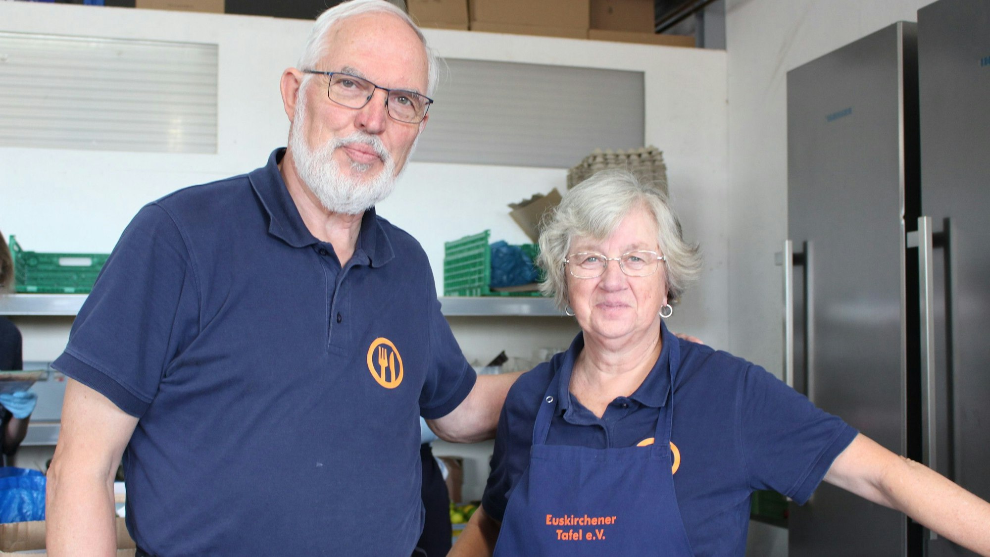 Das Foto zeigt den Vorsitzenden der Tafel Euskirchen, Walter Feckinghaus, und seine Frau Christa.