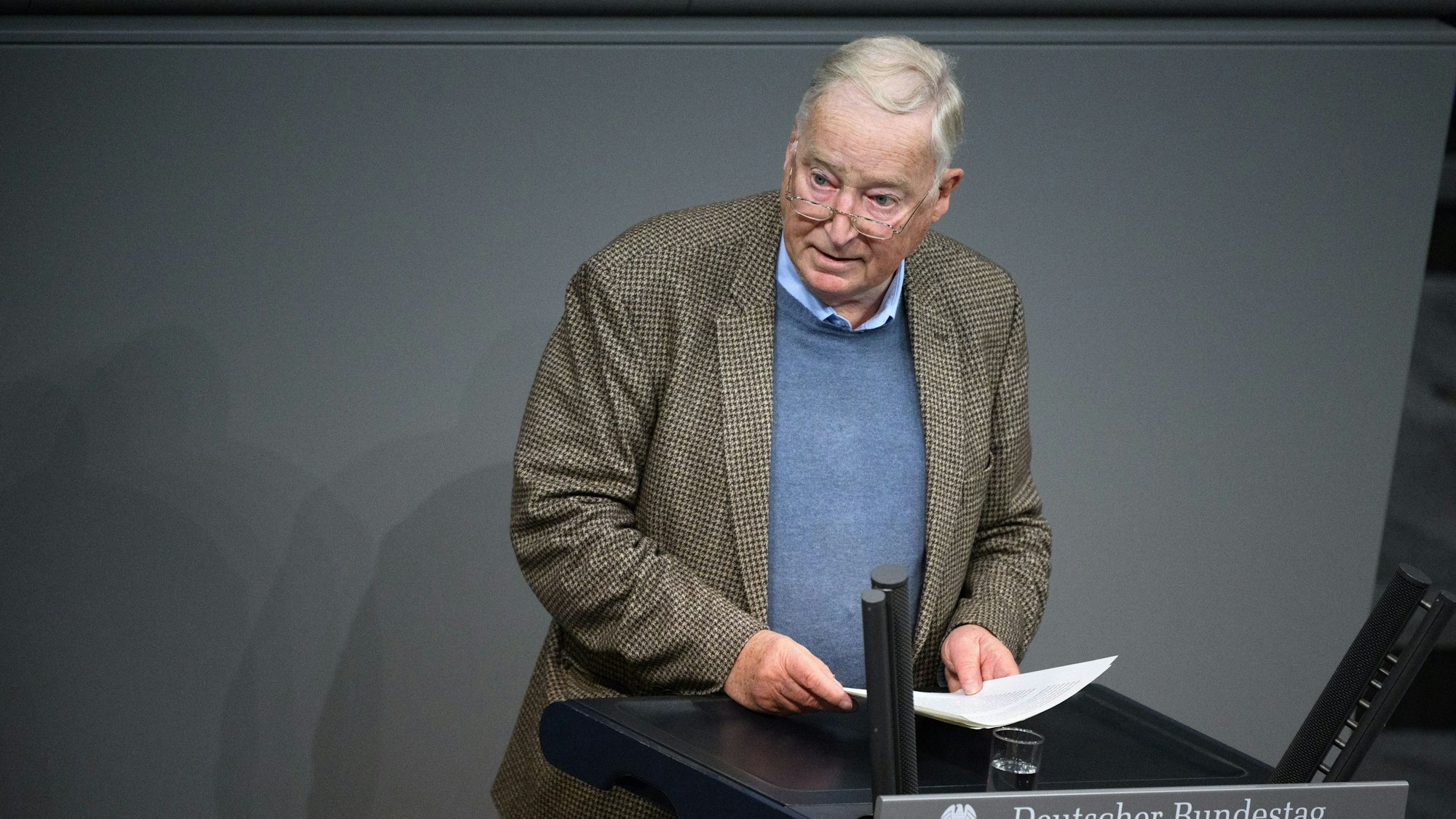 Alexander Gauland (AfD) spricht in der Plenarsitzung im Deutschen Bundestag zur Lage in Israel.