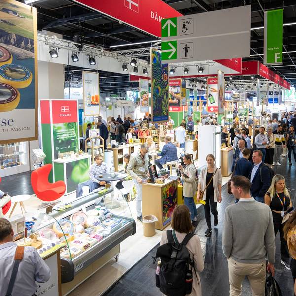 Die Messe ist zu sehen mit vielen Besuchern - eine Aufnahme aus 2023.
