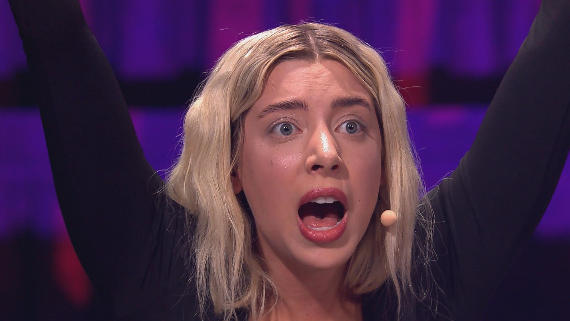 Walentina Doronina schreit beim Spiel.