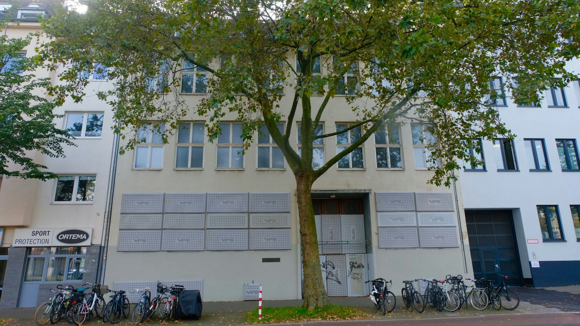 Das Haus an der Aachener Straße 443 ist verbarrikadiert.