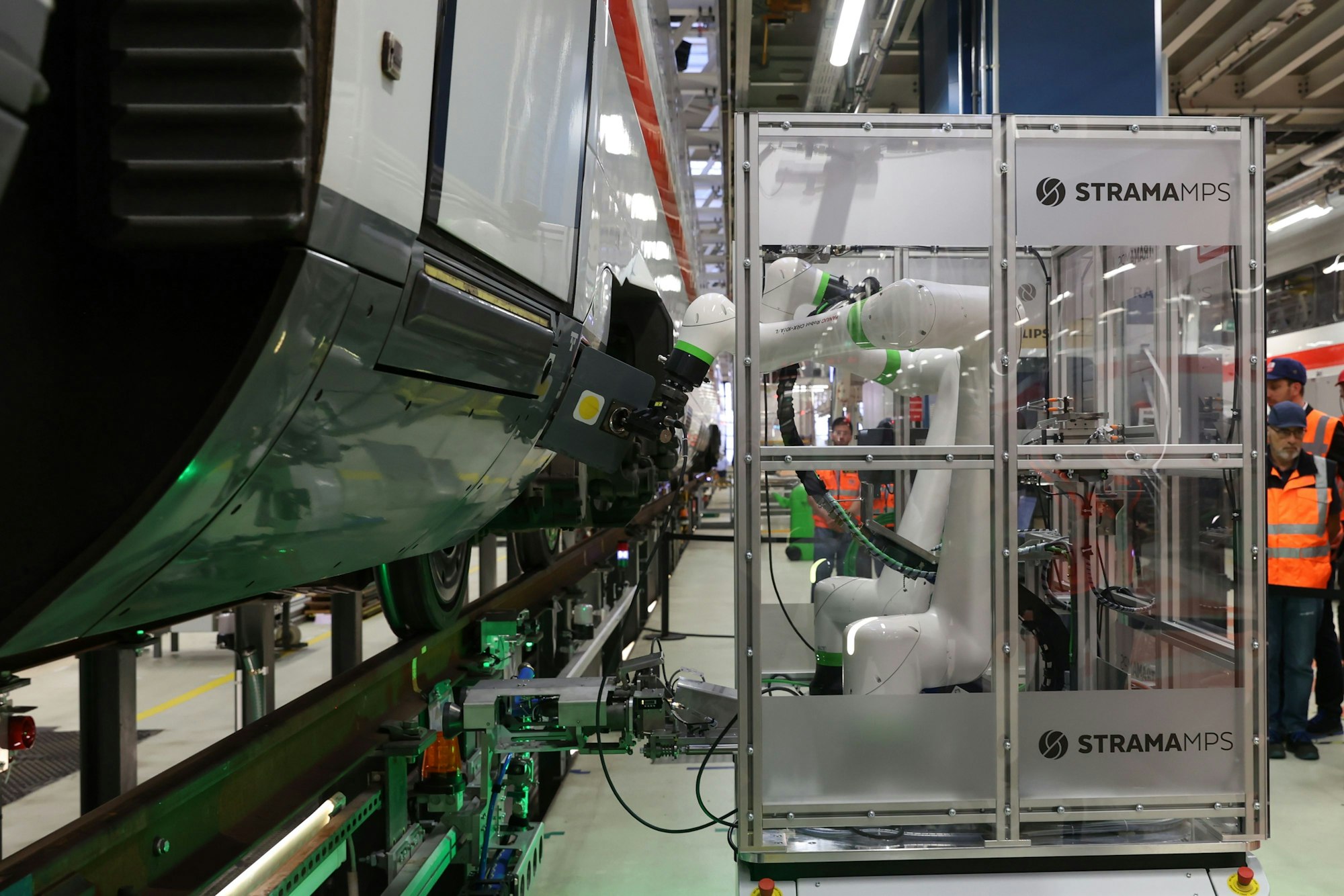 Ein Roboterarm an einem ICE