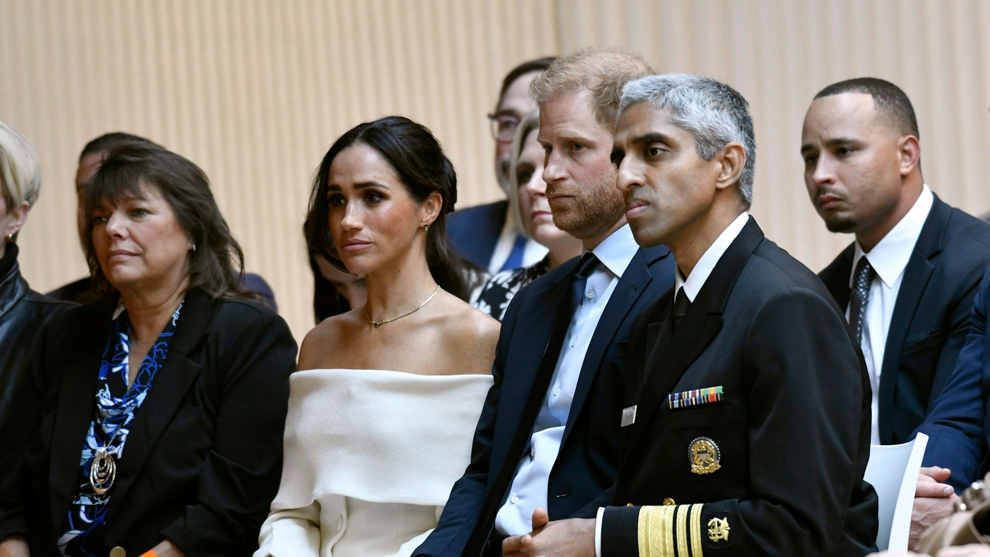 Meghan, Herzogin von Sussex, links, und Prinz Harry, Herzog von Sussex, nehmen am 10. Oktober 2023 in New York am Archewell Foundation Elterngipfel zum Thema „Psychisches Wohlbefinden im digitalen Zeitalter“ im Rahmen des Welttags der psychischen Gesundheit des Projekts Healthy Minds teil.