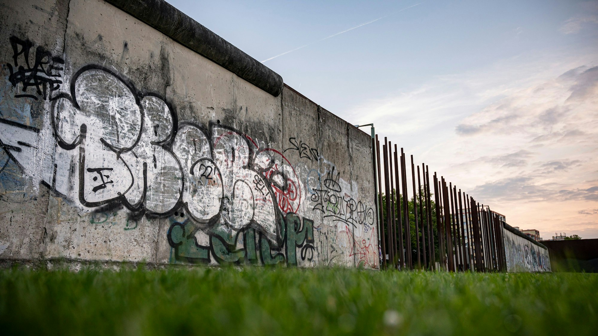 Die Gedenkstätte Berliner Mauer am frühen Morgen.