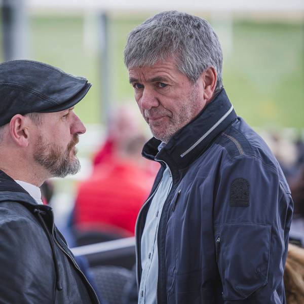 Steffen Baumgart und Friedhelm Funkel beim FC-Renntag auf der Galopprennbahn in Koeln-Weidenpesch im April 2023.