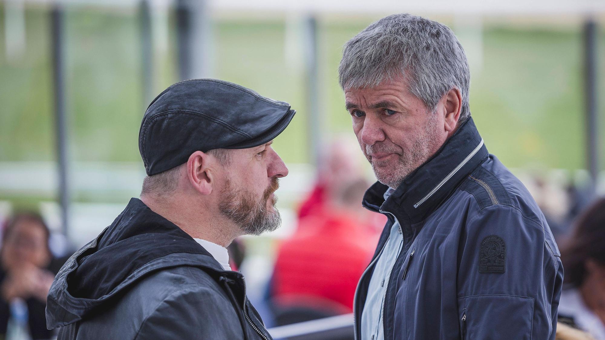 Steffen Baumgart und Friedhelm Funkel beim FC-Renntag auf der Galopprennbahn in Koeln-Weidenpesch im April 2023.