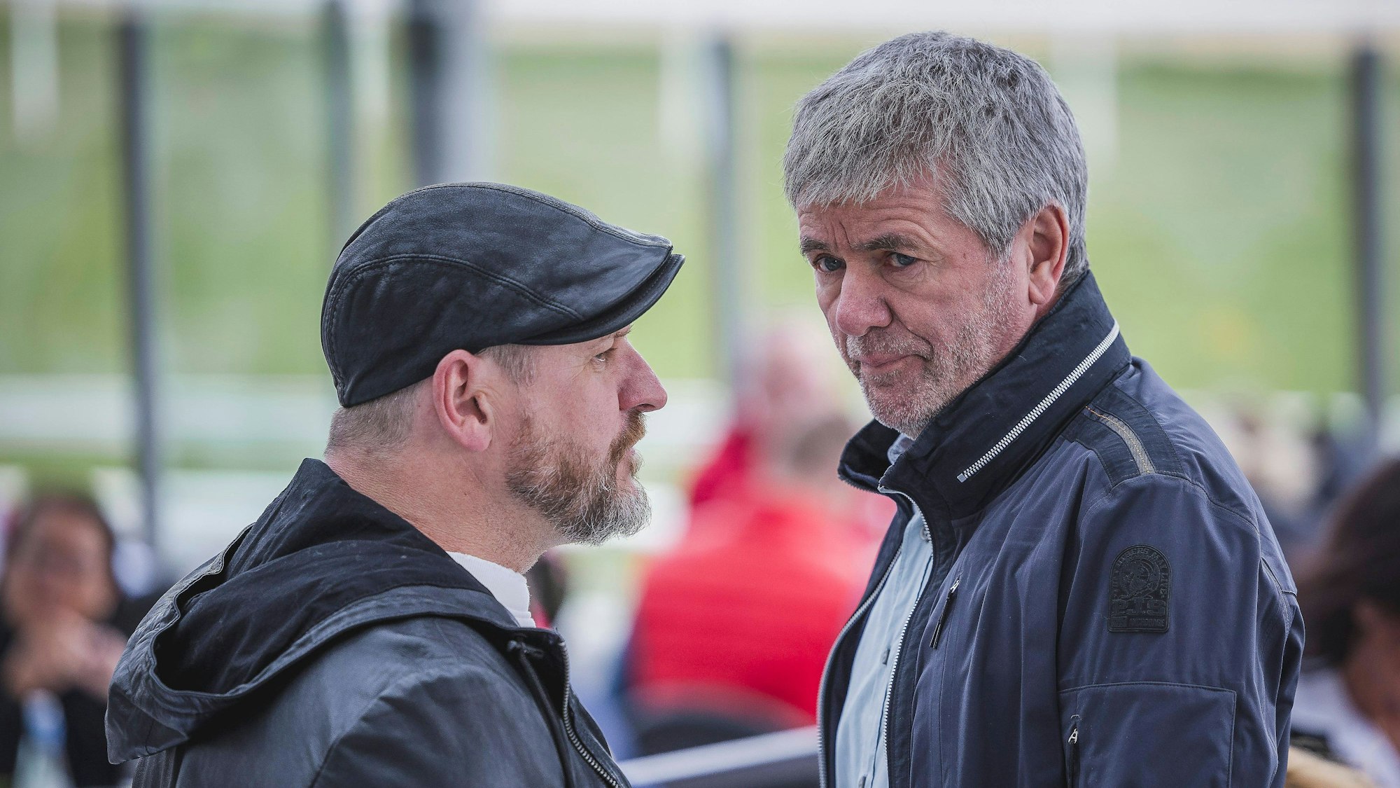 Steffen Baumgart und Friedhelm Funkel beim FC-Renntag auf der Galopprennbahn in Koeln-Weidenpesch im April 2023.