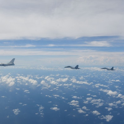 Kampfflugzeuge des Ostkommandos der chinesischen Volksbefreiungsarmee (PLA) führen während gemeinsamer Kampfübungen um die Insel Taiwan Operationen durch