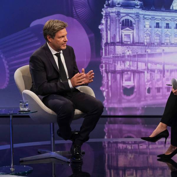 ARD/"maischberger" vom 11.10.2023
abgebildete Personen v.l.n.r. Robert Habeck (Bündnis 90/Die Grünen, Vizekanzler und Bundesminister für Wirtschaft und Klimaschutz), Sandra Maischberger