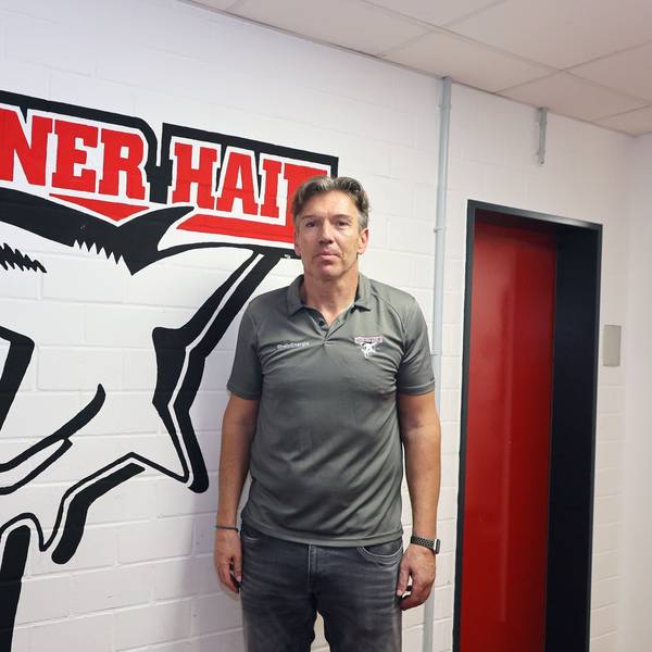 Haie-Coach Uwe Krupp tritt mit dem KEC am Freitag in Frankfurt und am Sonntag gegen Straubing an.