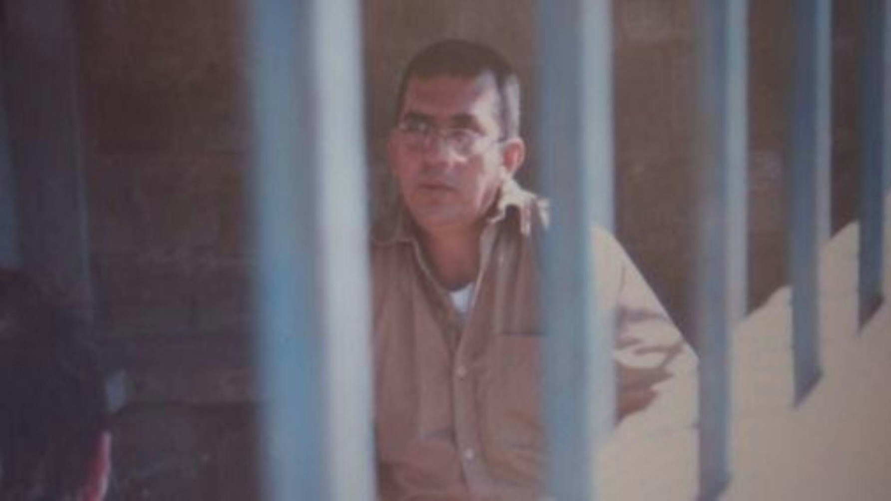Der schlimmste Serienmörder Kolumbiens Luis Alfredo Garavito, fotografiert im kolumbianischen Gefängnis 2011. Mark Benecke konnte ihn als erster Kriminalbiologe im Sommer 2002 in Haft treffen. (Archivbild)