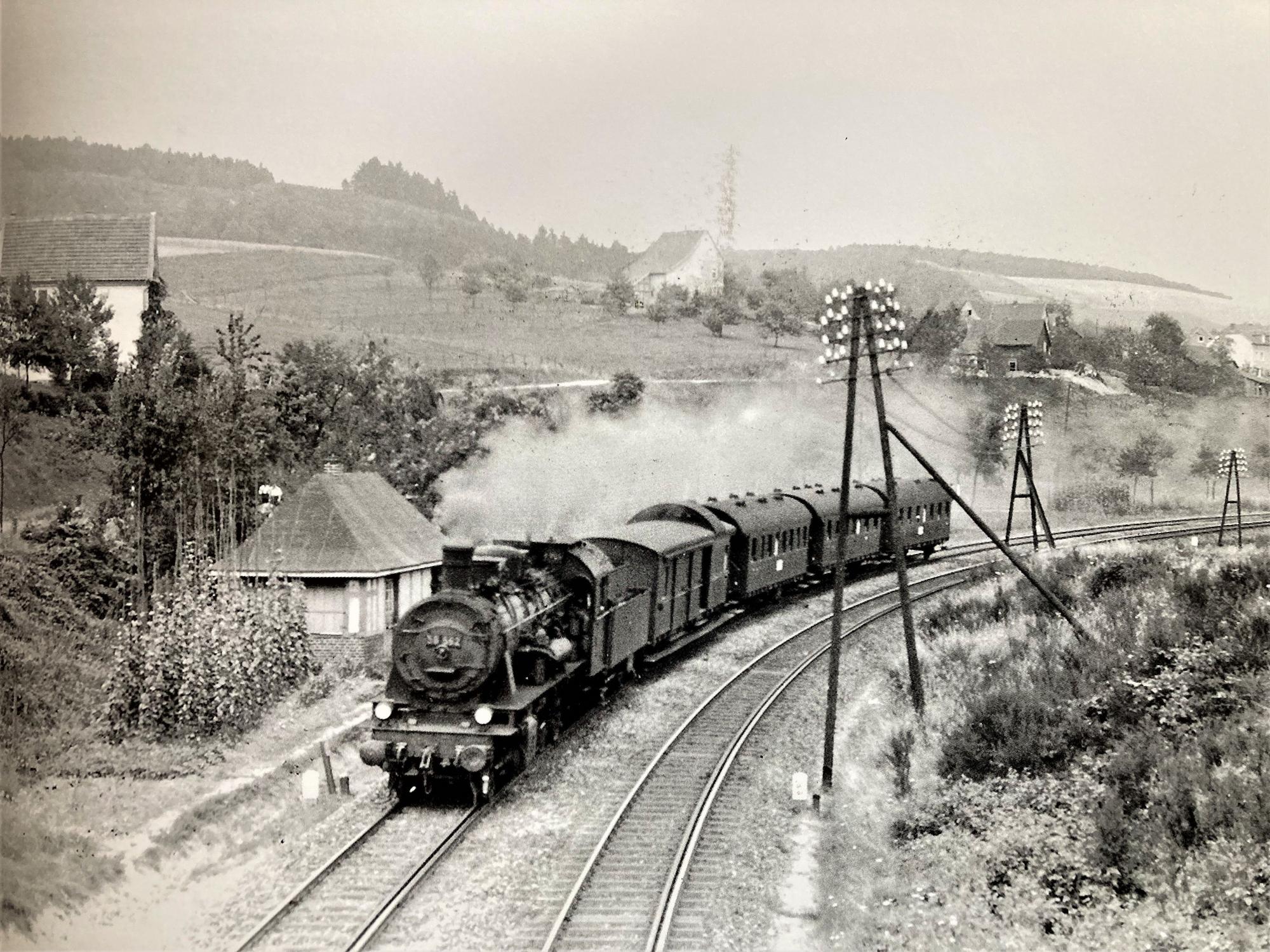 Die Aggertalbahn auf dem Weg zwischen Overath und Köln in den 1920er Jahren