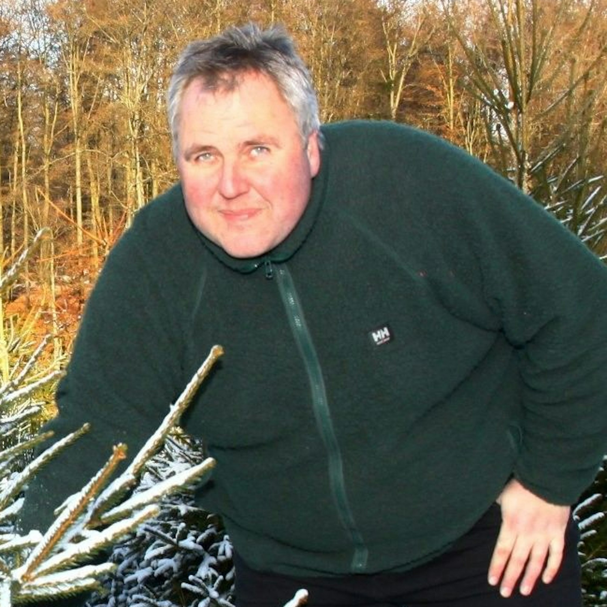 Förster Wolfgang Schmieder in einer winterlichen Schonung.