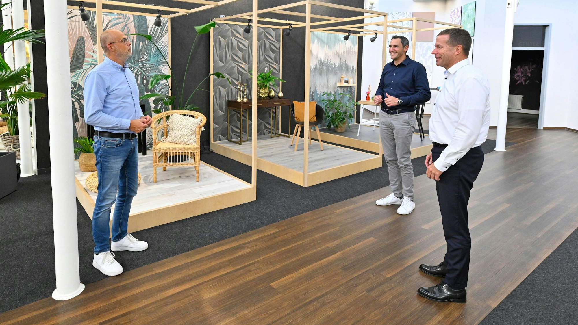 12.10.2023
Gummersbach
Derschlag
Tapetenhersteller A.S. Création