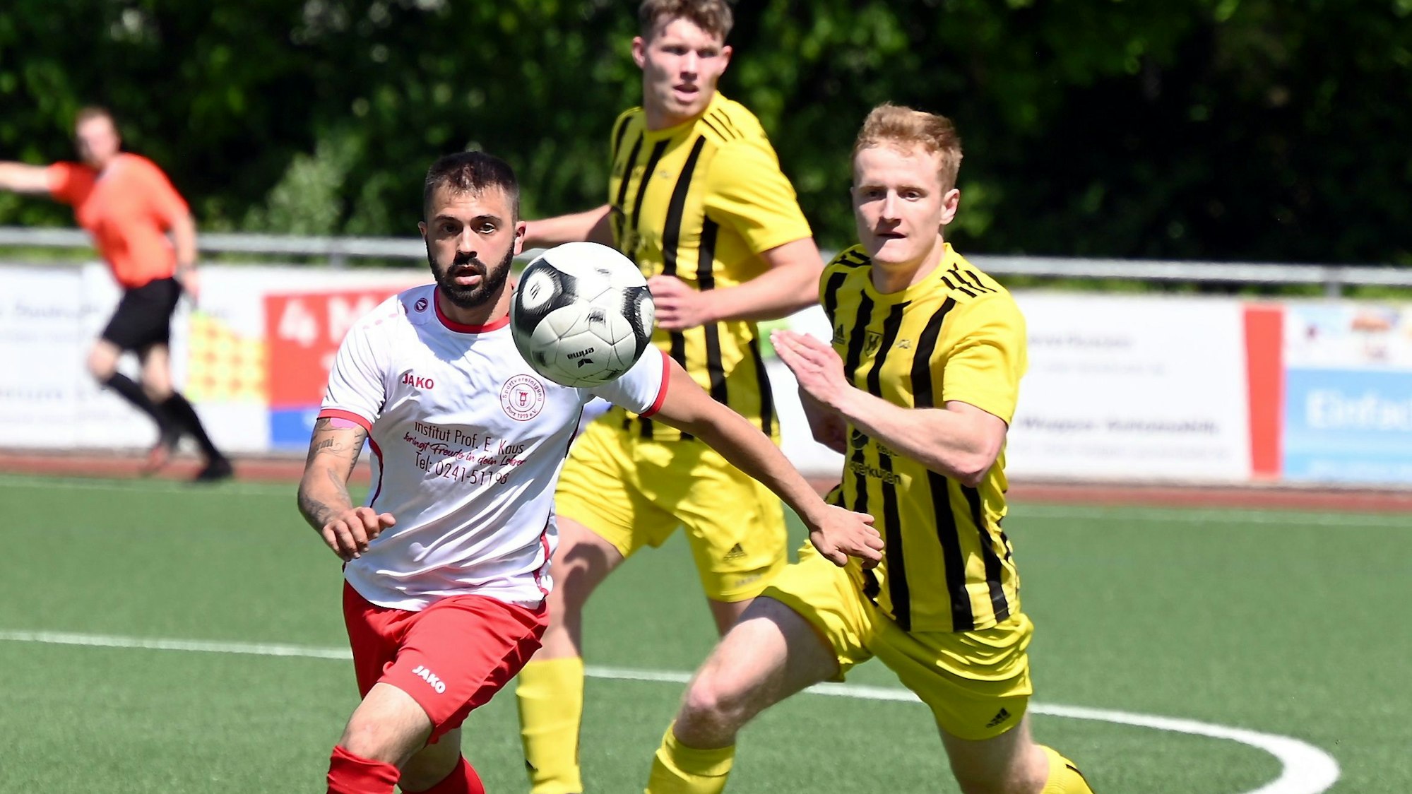 04.06.2023, Fussball-Schlebusch-Porz
links: Gero Pletto (Porz)
rechts: Jakob Bärschneider (Schleb)
Foto: Uli Herhaus