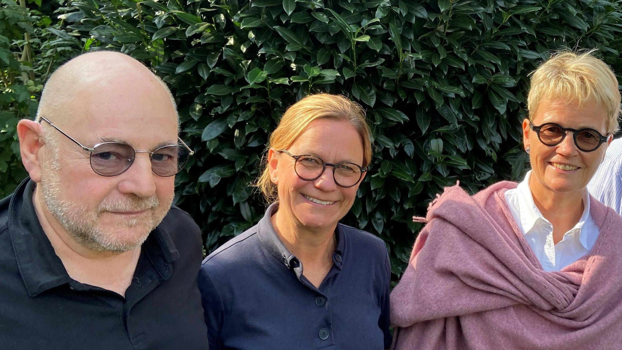 Auf dem Bild sind die Portraits von drei Fraktionsvorsitzenden zu sehen.