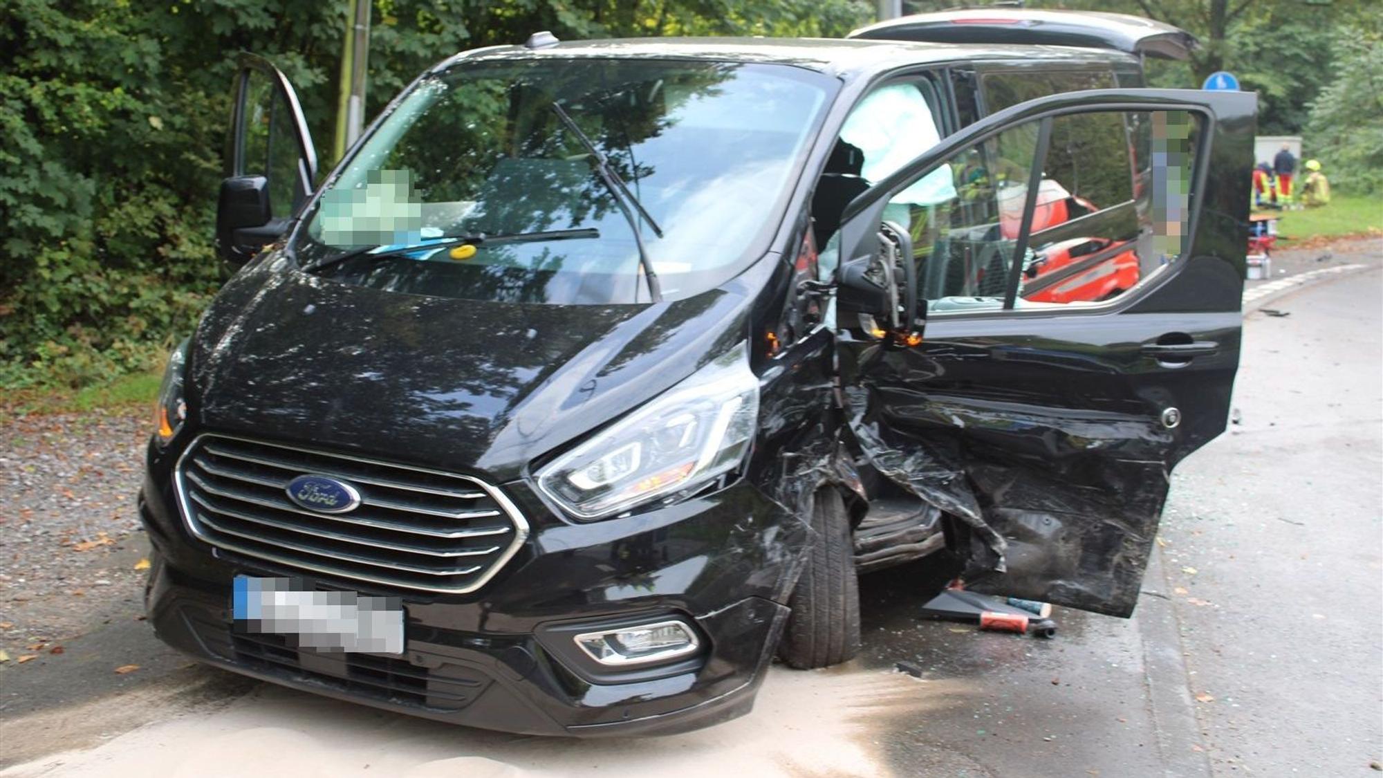 Der Ford kam dem in den Gegenverkehr geratenen Audi entgegen.