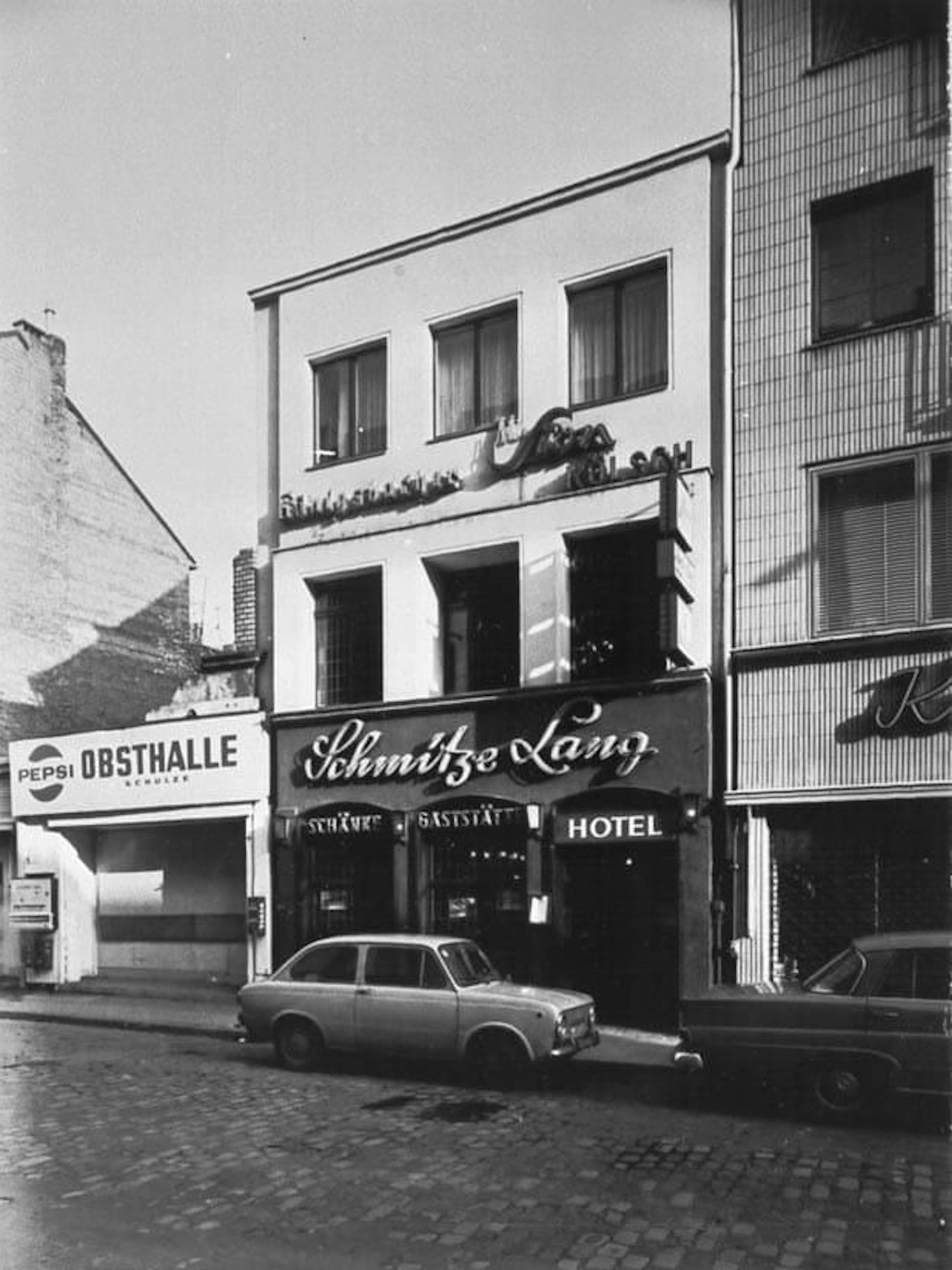 Schwarz-weiß Foto vom Schmitze Lang.