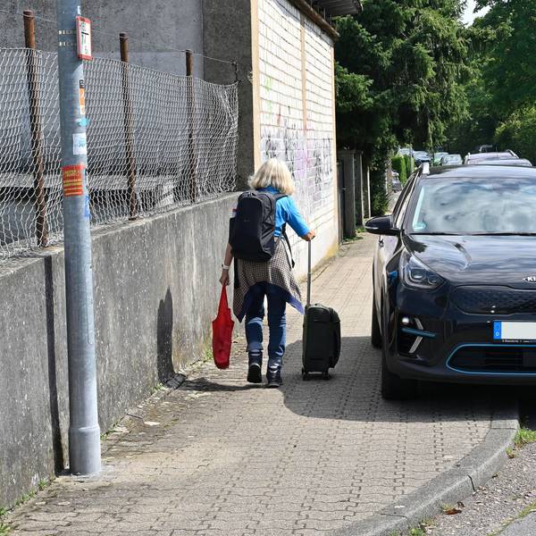 Das soll in Gronau verbessert werden: Fußgänger sollen mehr Platz auf den Gehwegen in Gronau haben, auch Querungshilfen sind vorgesehen.