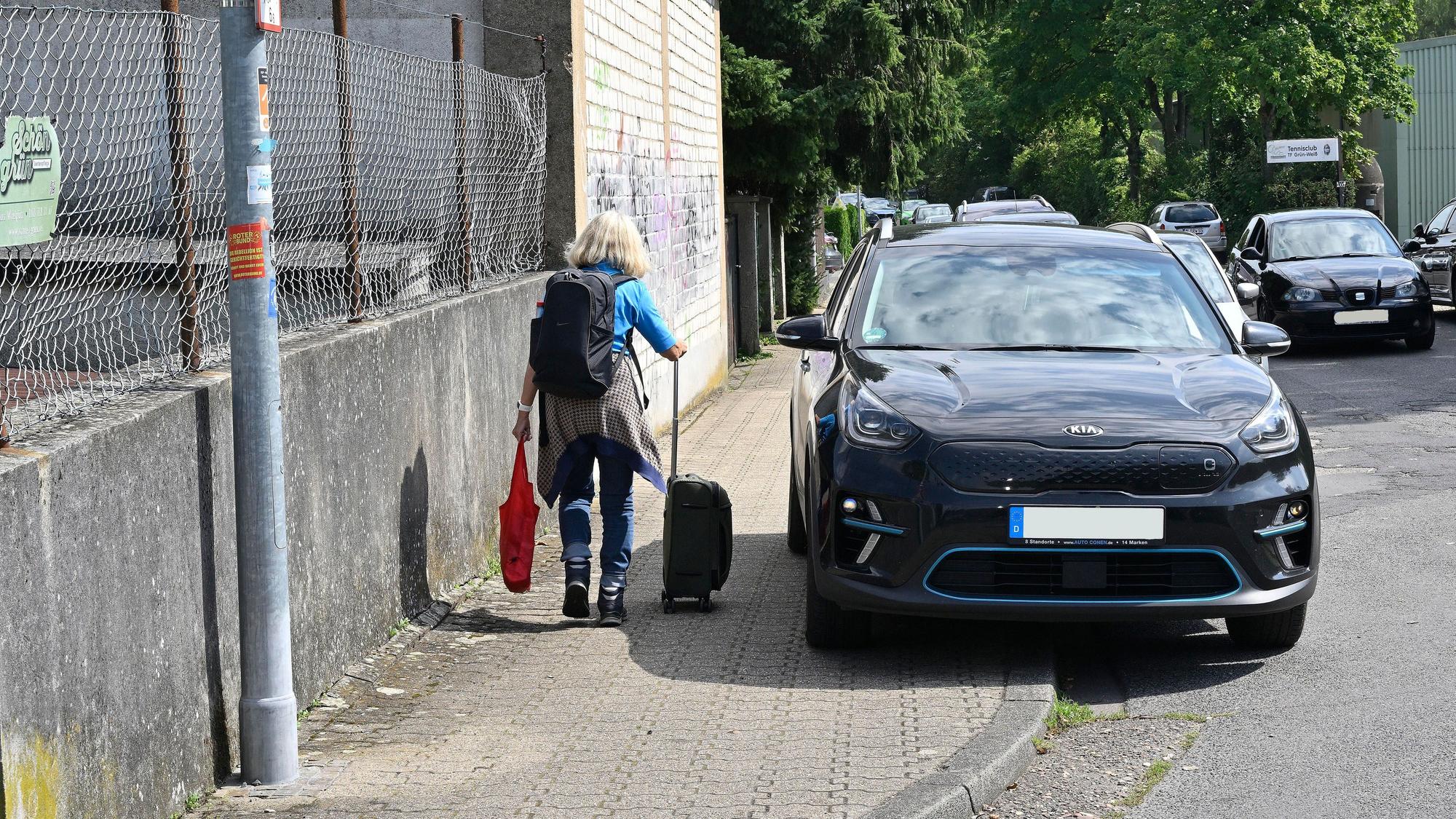 Das soll in Gronau verbessert werden: Fußgänger sollen mehr Platz auf den Gehwegen in Gronau haben, auch Querungshilfen sind vorgesehen.