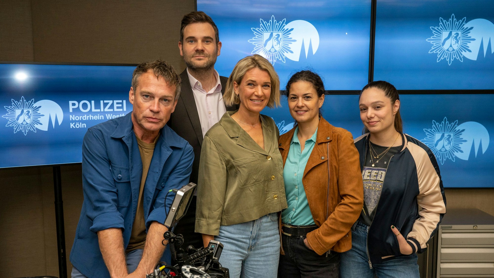 13.10.2023, Köln: Das Team der Soko Köln mit Tatjana Kästel, die als Kriminalkommissarin Lilly Funke die Leitung übernimmt.