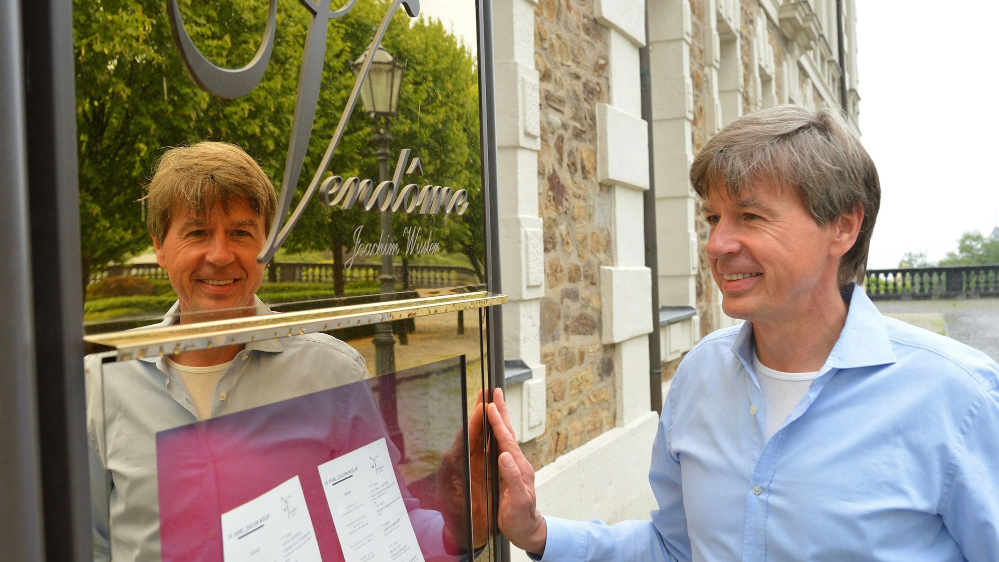 Joachim Wissler steht vor seinem Restaurant Vendôme.