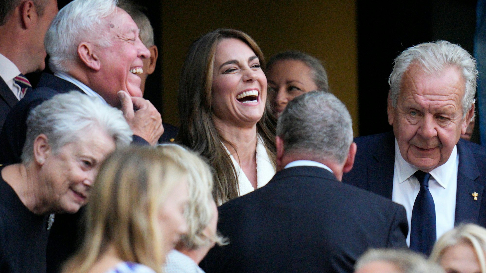 Prinzessin Kate lacht vor Spielbeginn.