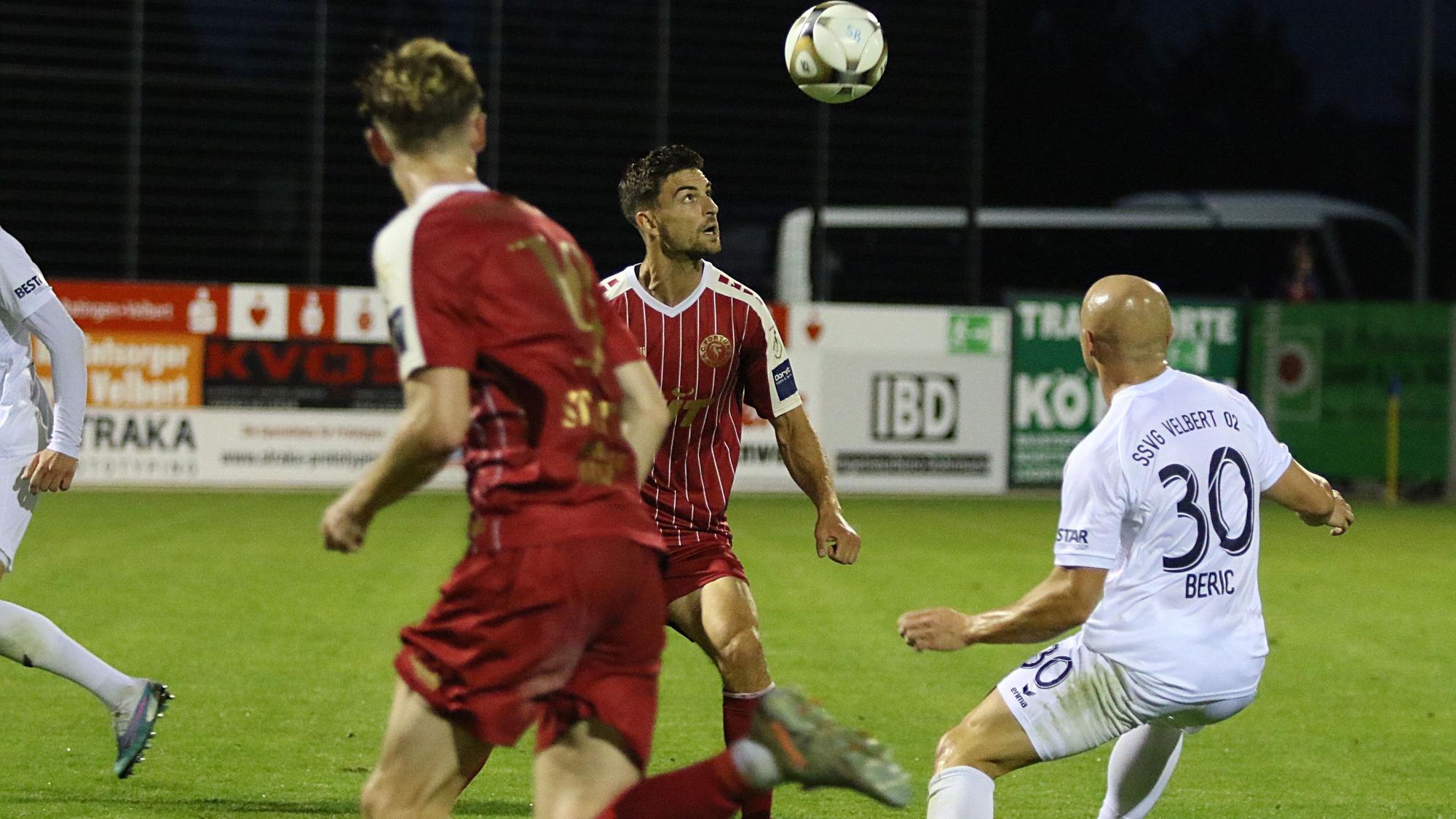 Regionalliga West: SSVg Velbert 02 - SC Fortuna Koeln *** NUR FUeR REDAKTIONELLE ZWECKE *** EDITORIAL USE ONLY ***Fussball Regionalliga West 5.Spieltag Freitag 25.08.2023 SSVg Velbert 02 - SC Fortuna Koeln Ort: IMS Arena Velbert Danny Breitfelder (Fortuna Koeln) und Vedran Beric (SSVg) Deutschland Velbert Copyright: StefanxRittershaus *** Regionalliga West SSVg Velbert 02 SC Fortuna Koeln EDITORIAL USE ONLY p Football Regionalliga West 5 Matchday Friday 25 08 2023 SSVg Velbert 02 SC Fortuna Koeln Location IMS Arena Velbert Danny Breitfelder Fortuna Koeln and Vedran Beric SSVg Germany Velbert Copyright StefanxRittershaus Copyright: StefanxRittershaus doc7roazi7oa5iorxe09co ,EDITORIAL USE ONLY