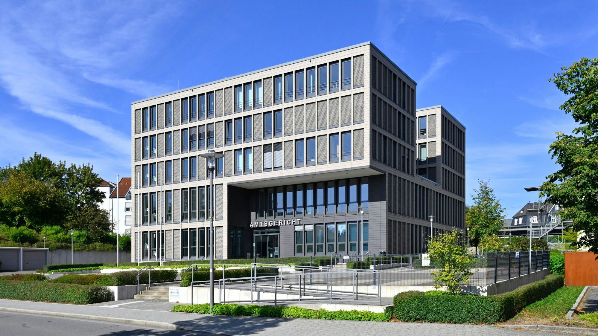 Außenansicht des Amtsgericht Gummersbach auf dem Steinmüllergelände.