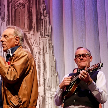 Erry und Bömmel gemeinsam singend, daneben JP Weber.