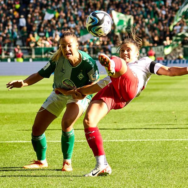 Zweikampf Maja Sternad SV Werder Bremen 11 , Lotta Cordes 1.FC Koeln 06 GER, SV Werder Bremen : 1.FC Koeln, Fussball, Frauen Bundesliga, 4.Spieltag, Spielzeit 2023/2024, 14.10.2023 GER, SV Werder Bremen : 1.FC Koeln, Fussball, Frauen Bundesliga, 4.Spieltag, Spielzeit 2023/2024, 14.10.2023 Bremen *** Duel Maja Sternad SV Werder Bremen 11 , Lotta Cordes 1 FC Koeln 06 GER, SV Werder Bremen 1 FC Koeln, Football, Womens Bundesliga, 4 Matchday, Season 2023 2024, 14 10 2023 GER, SV Werder Bremen 1 FC Koeln, Football, Womens Bundesliga, 4 Matchday, Season 2023 2024, 14 10 2023 Bremen Copyright: xEibner-Pressefoto/xStephaniexZerx EP_SZE