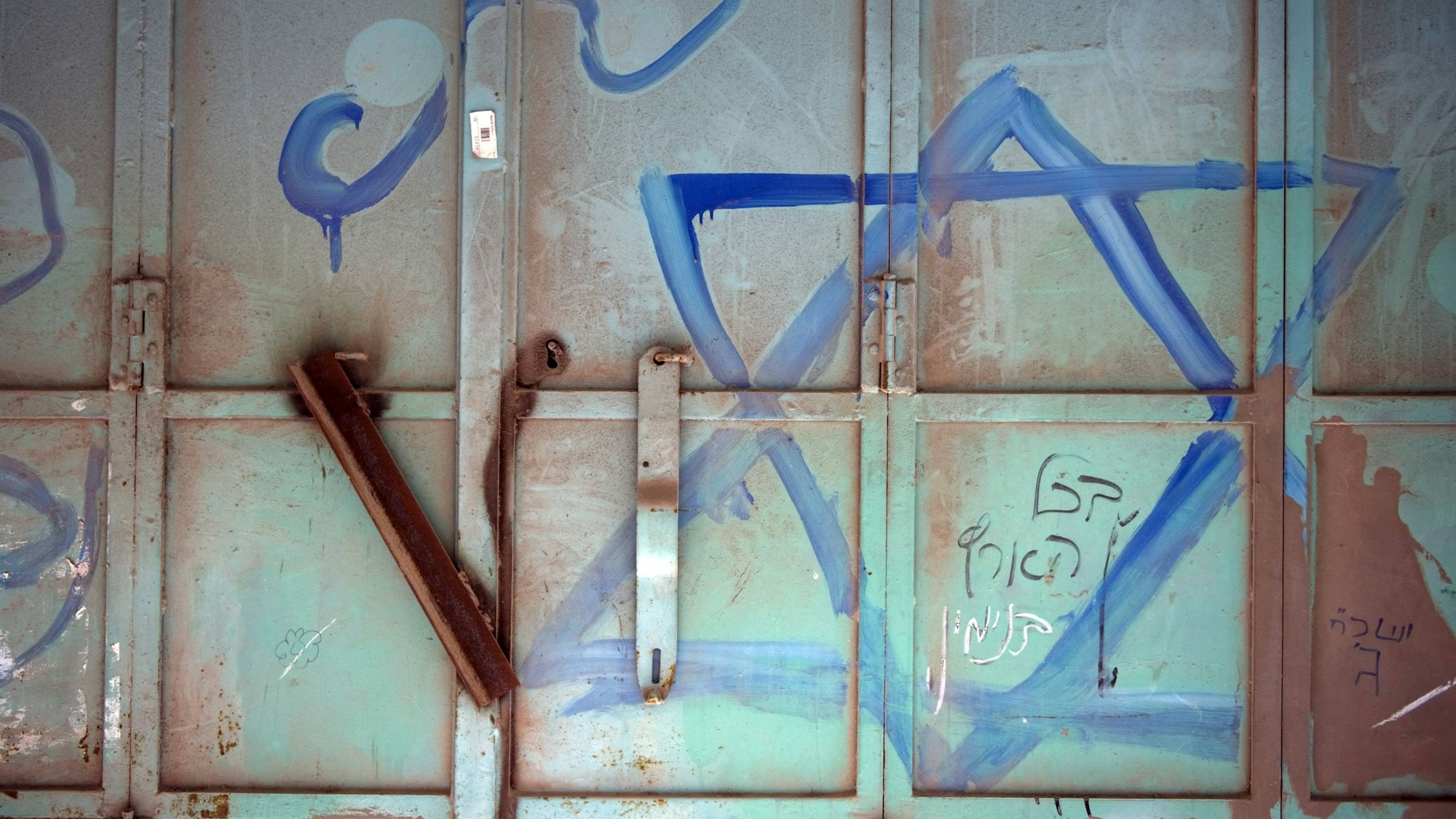 Grafitti mit einem Davidstern an einer Wand. Israel-Feinde haben mehrere Häuser in Berlin und Dortmund mit Davidsternen markiert. (Symbolbild)