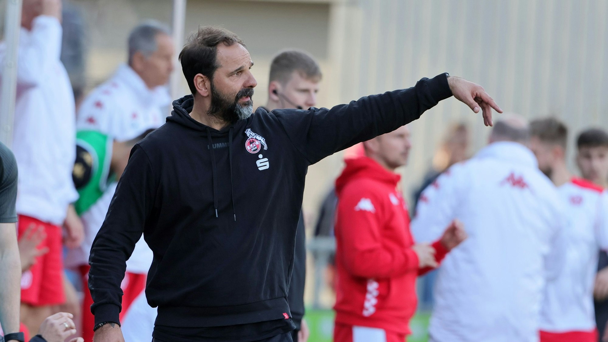 Stefan Ruthenbeck, Trainer der U19 des 1.FC Köln, kann sich über einen Auswärtserfolg freuen (Archivbild)