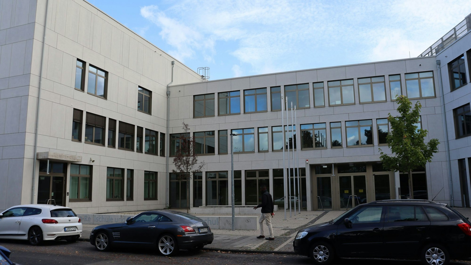 Der Neubau an der Jan-Wellem-Straße wird von beiden Schulen gemeinsam genutzt. Foto: Uwe Schäfer