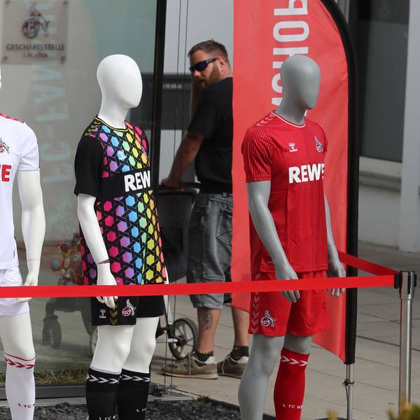 Die aktuelle Trikot-Serie der Profis des 1. FC Köln.