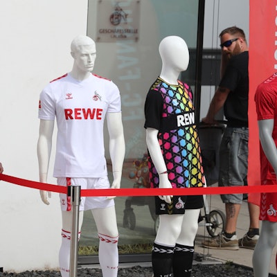 Die aktuelle Trikot-Serie der Profis des 1. FC Köln.