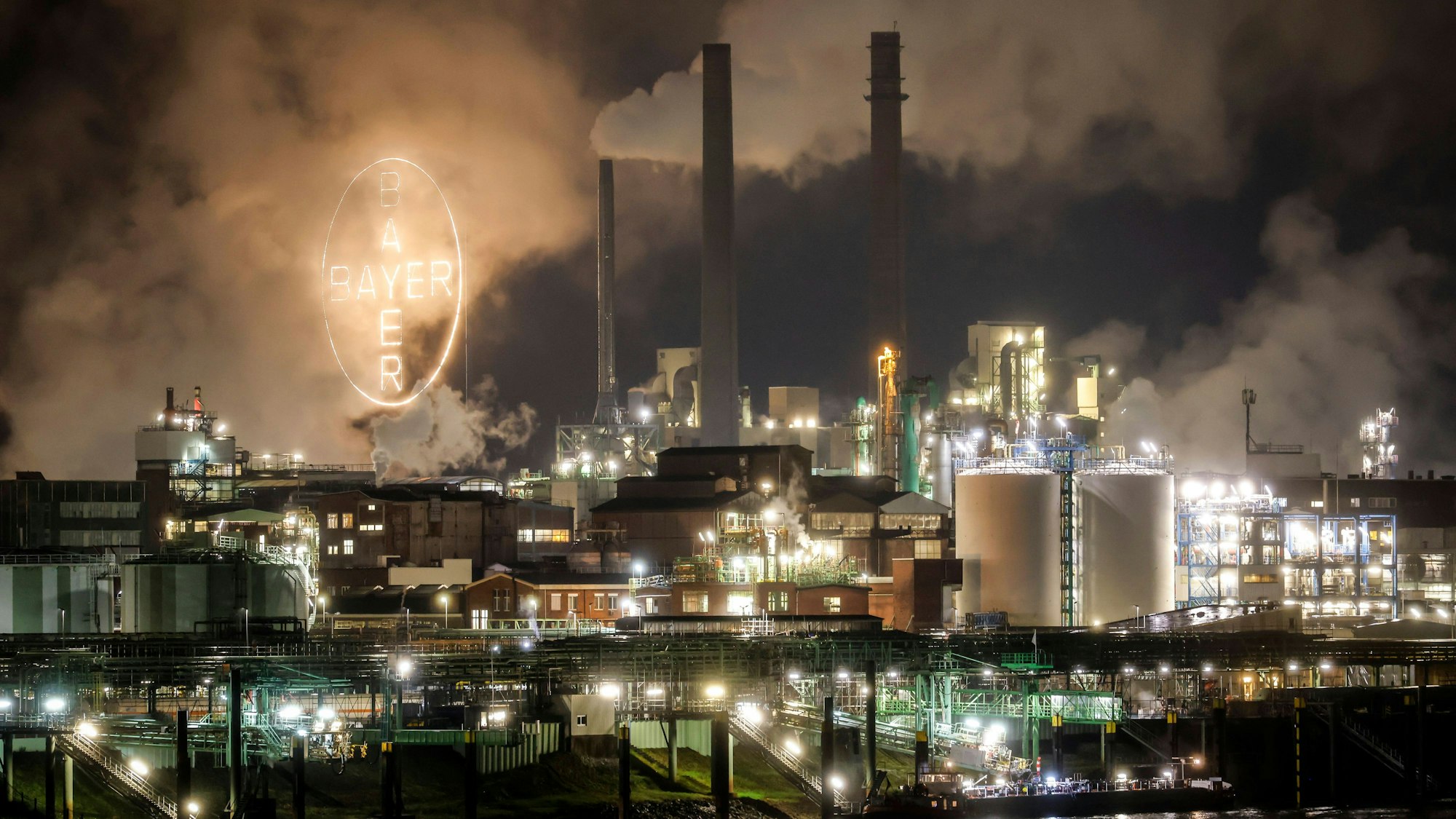 Blick auf den Chempark in Leverkusen: Für Chemiekonzern Bayer kämpft für das Pflanzenmittel Monsanto. (Symbolbild)