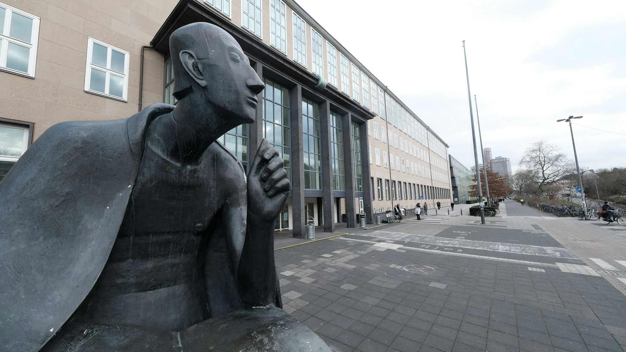 Hauptgebäude der Universität zu Köln von außen