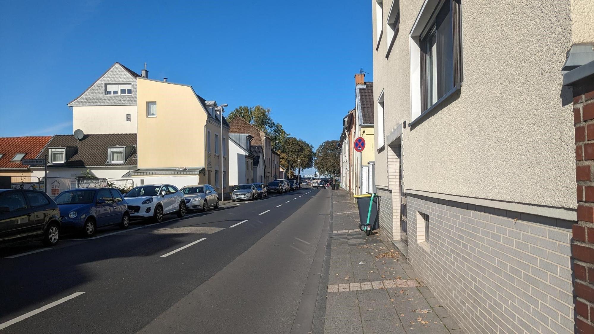 In dieser Straße soll die Kölner Ärztin festgehalten worden sein. Die Wohnung selbst ist nicht im Bild.