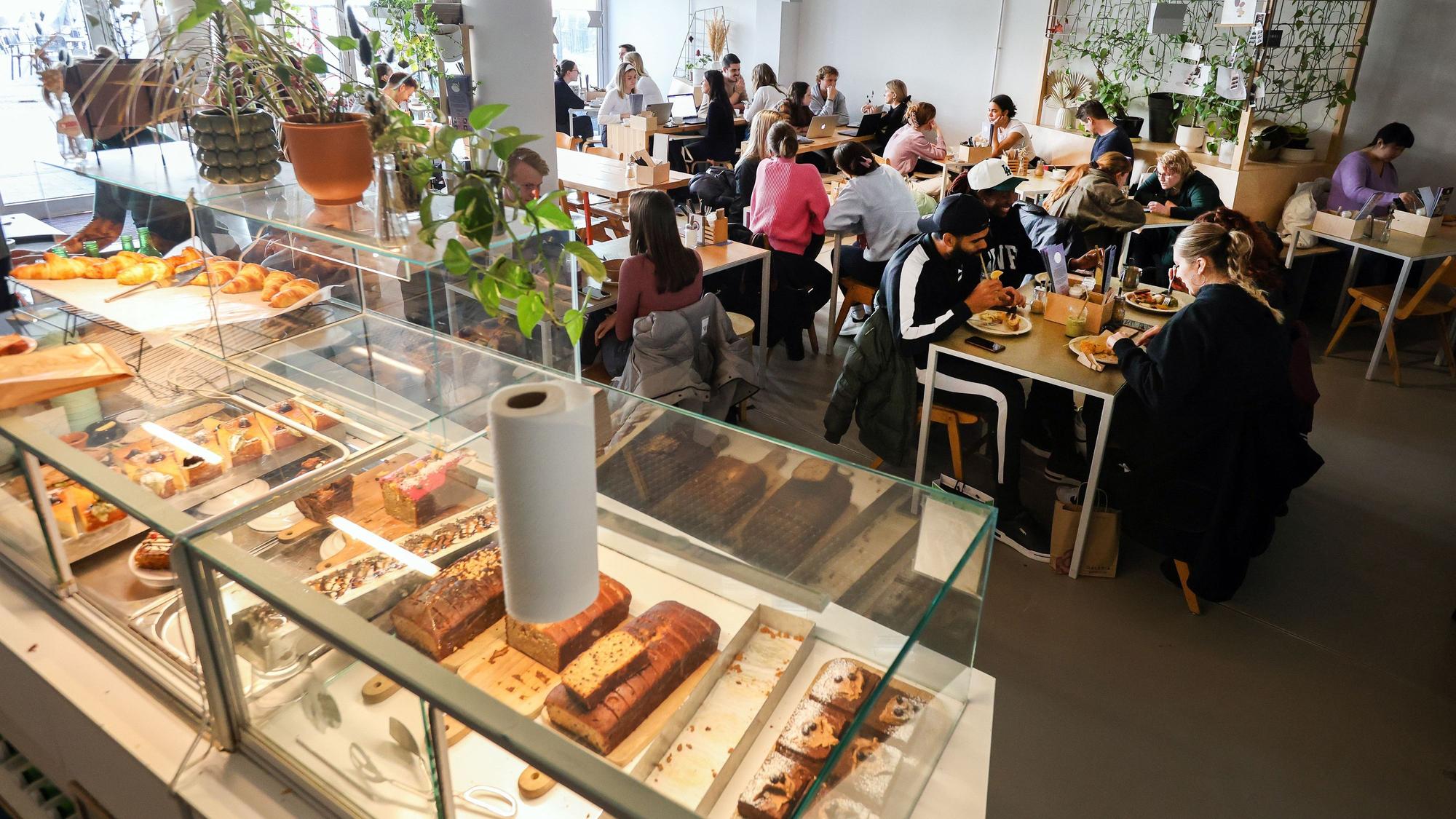 Innenansichten des Kaffeesaurus mit Kuchenthkeke. (Archivbild)