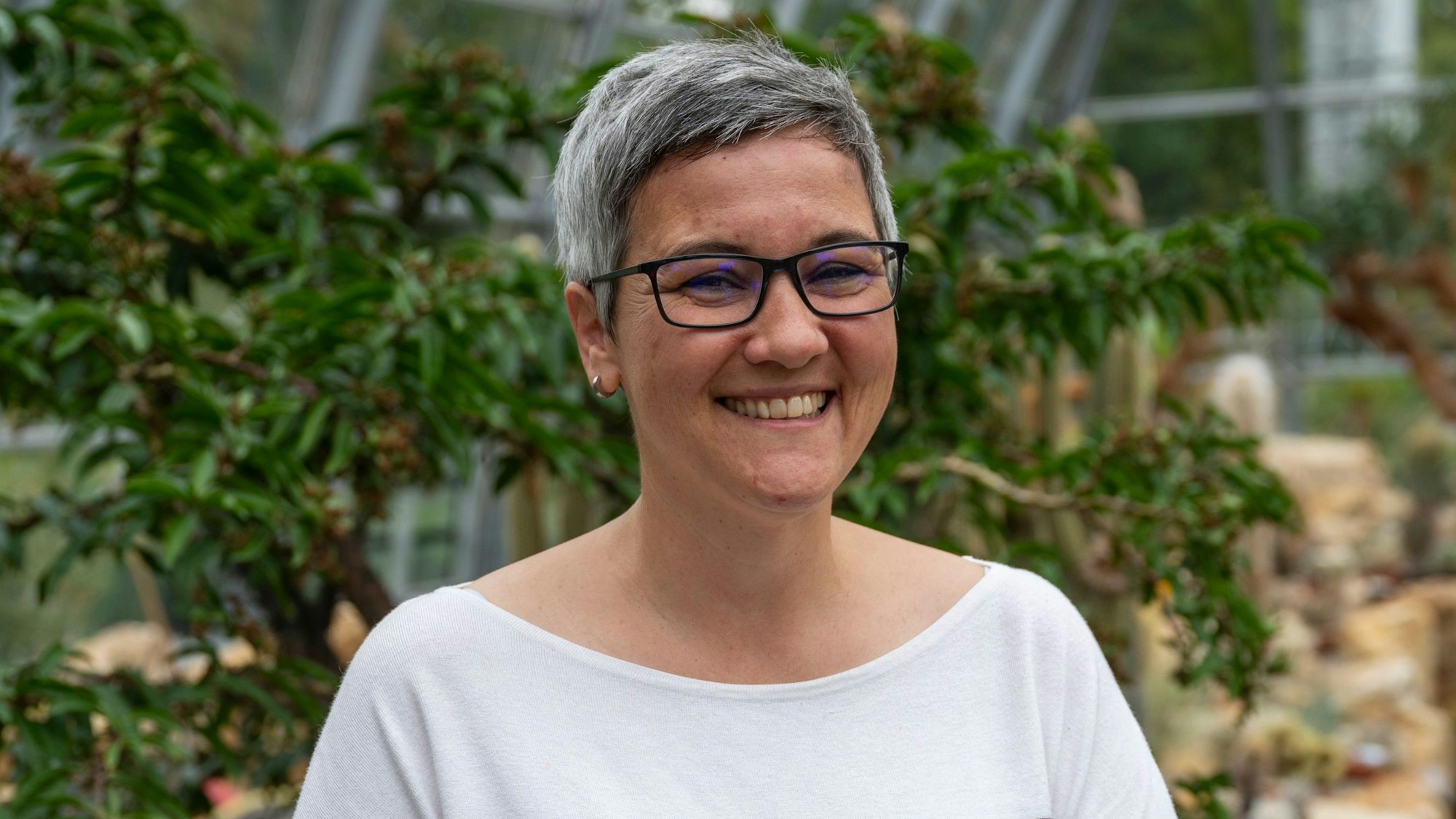 Marina Tsaliki im neunen Schaugewächshaus